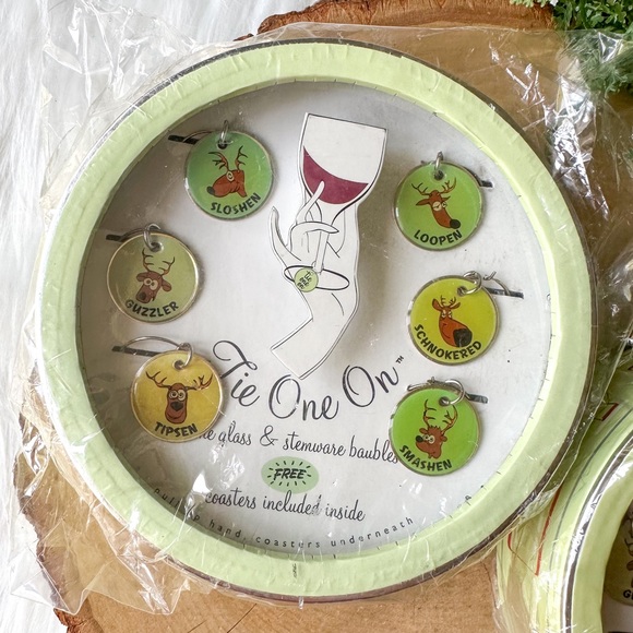 Set of 12 - Wine Glass Charm Markers Rings Coasters - Tie One On Drunk Reindeer - Picture 2 of 4
